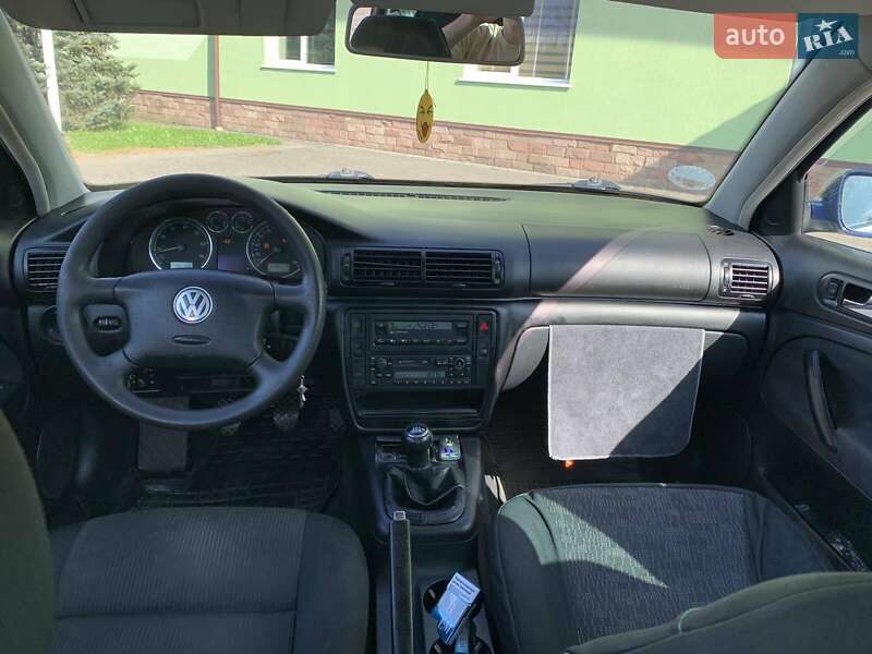 Седан Volkswagen Passat 2002 в Стебнику