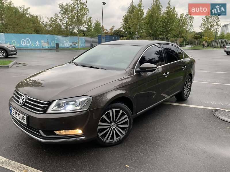 Седан Volkswagen Passat 2012 в Днепре