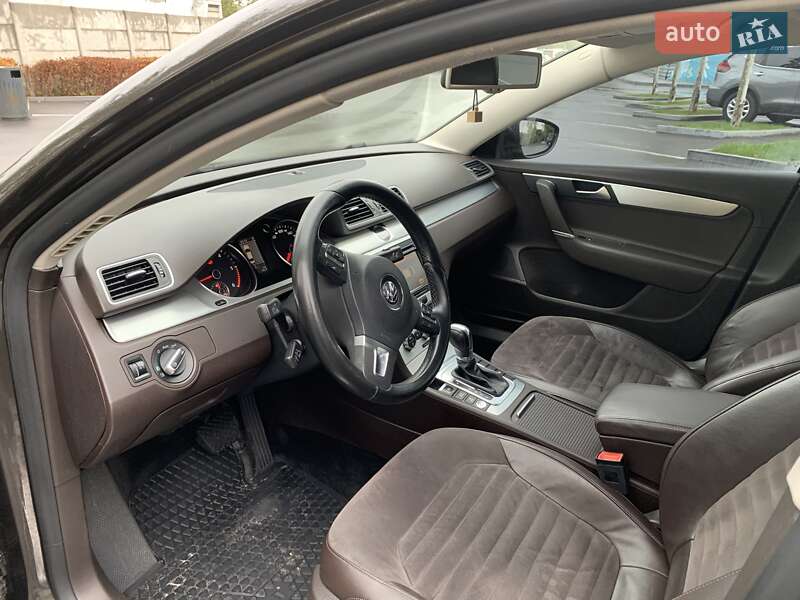 Седан Volkswagen Passat 2012 в Днепре