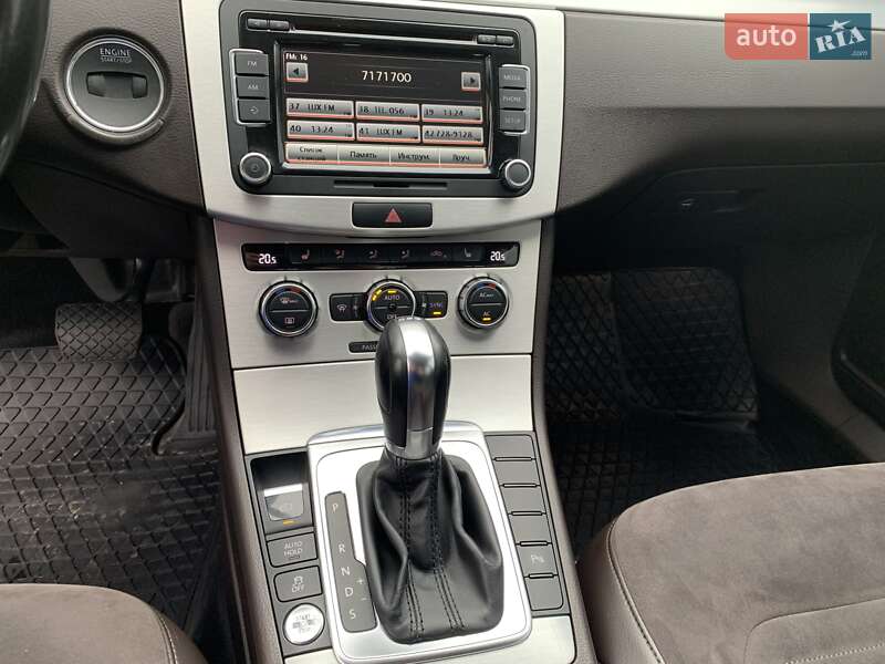 Седан Volkswagen Passat 2012 в Днепре