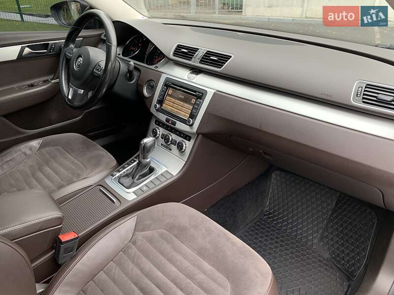 Седан Volkswagen Passat 2012 в Днепре