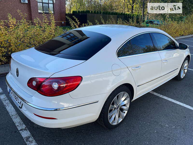 Седан Volkswagen Passat 2011 в Києві