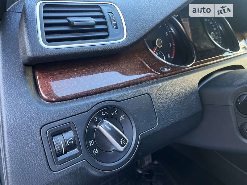 Седан Volkswagen Passat 2011 в Києві