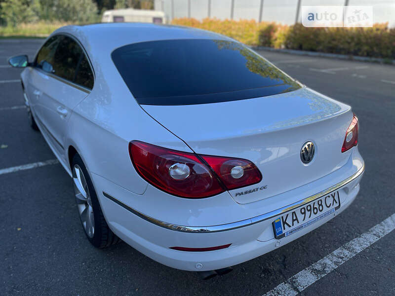Седан Volkswagen Passat 2011 в Києві