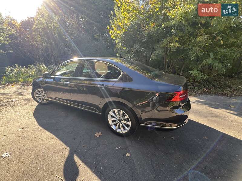 Седан Volkswagen Passat 2018 в Киеве