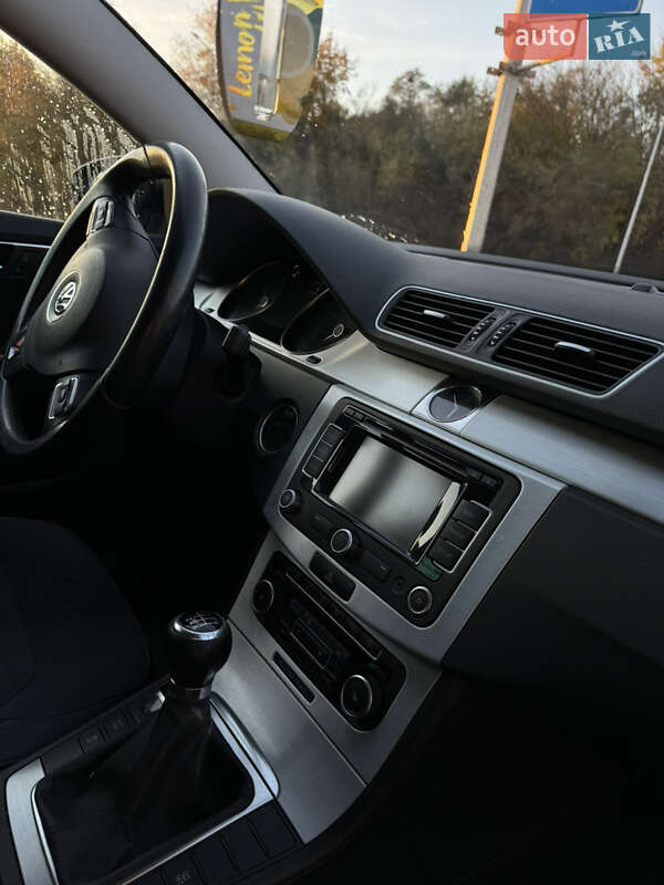 Універсал Volkswagen Passat 2011 в Тернополі