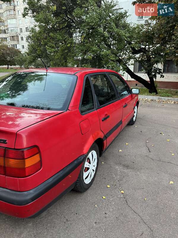 Седан Volkswagen Passat 1995 в Чернигове