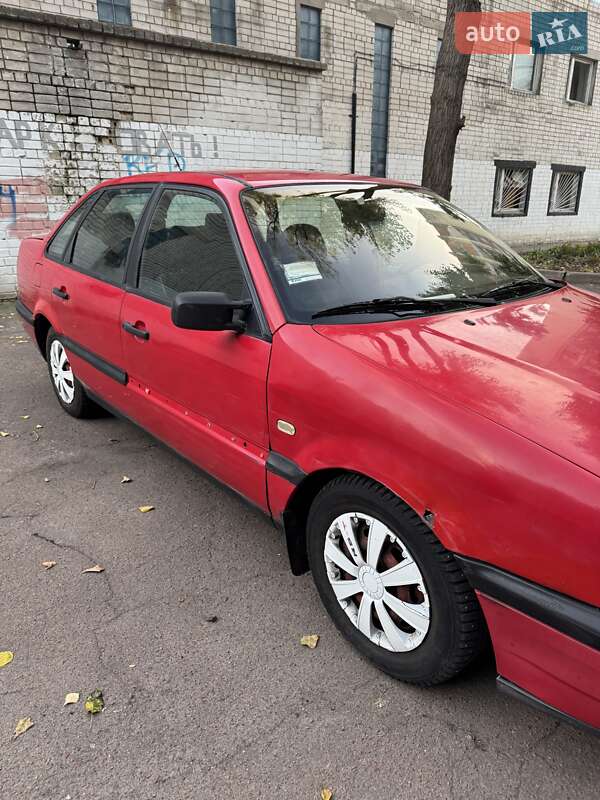 Седан Volkswagen Passat 1995 в Чернигове