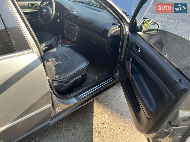 Універсал Volkswagen Passat 2002 в Києві