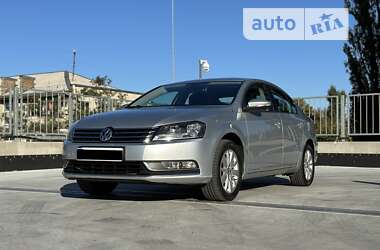 Седан Volkswagen Passat 2013 в Киеве