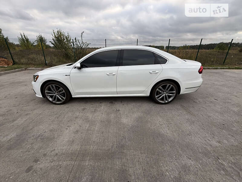 Седан Volkswagen Passat 2016 в Києві