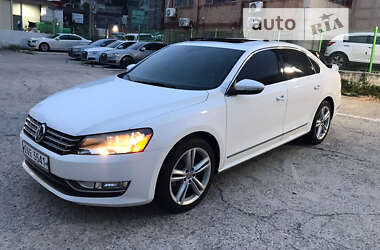 Седан Volkswagen Passat 2012 в Рівному