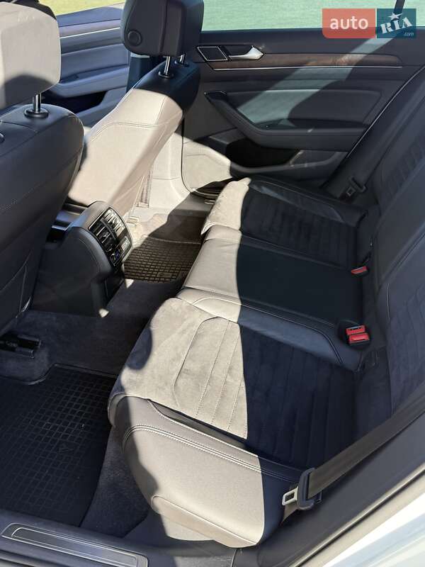 Седан Volkswagen Passat 2016 в Одессе