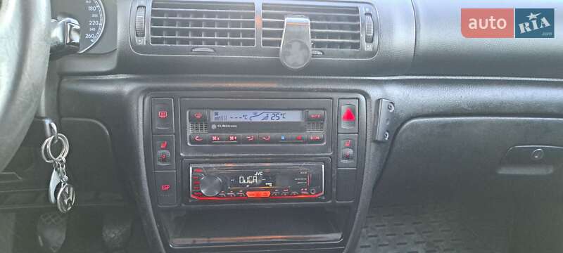 Універсал Volkswagen Passat 2003 в Іршаві