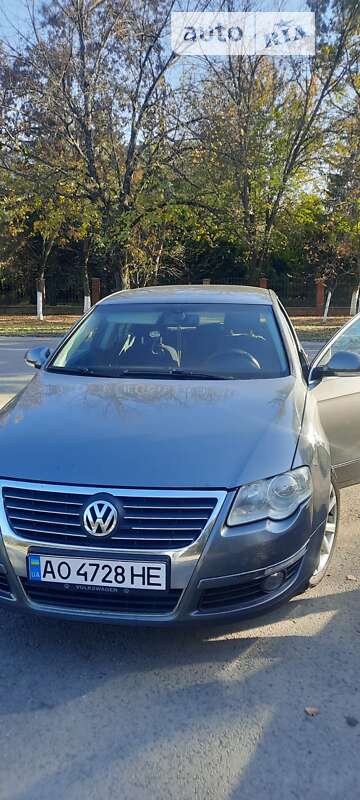 Седан Volkswagen Passat 2005 в Ужгороді