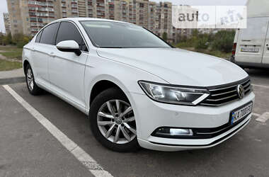 Седан Volkswagen Passat 2015 в Києві