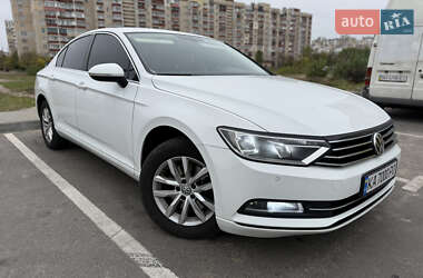 Седан Volkswagen Passat 2015 в Києві