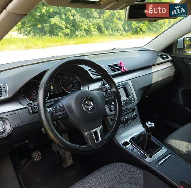 Универсал Volkswagen Passat 2012 в Звягеле