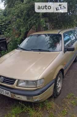 Універсал Volkswagen Passat 1996 в Нововолинську