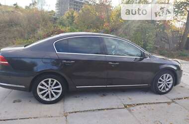 Седан Volkswagen Passat 2011 в Львове