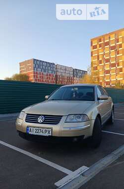 Седан Volkswagen Passat 2002 в Киеве