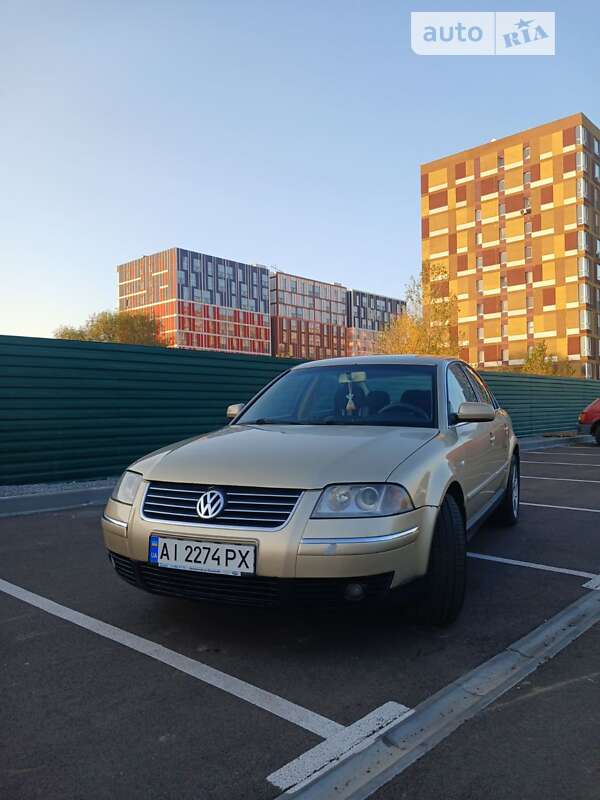 Седан Volkswagen Passat 2002 в Києві