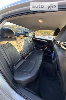 Седан Volkswagen Passat 2014 в 