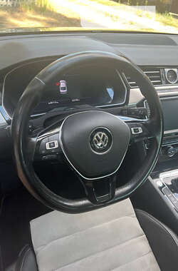 Седан Volkswagen Passat 2015 в Києві