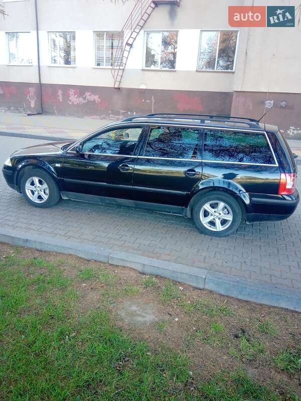 Універсал Volkswagen Passat 2003 в Звягелі