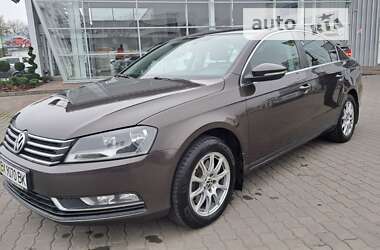 Седан Volkswagen Passat 2013 в Хмельницькому