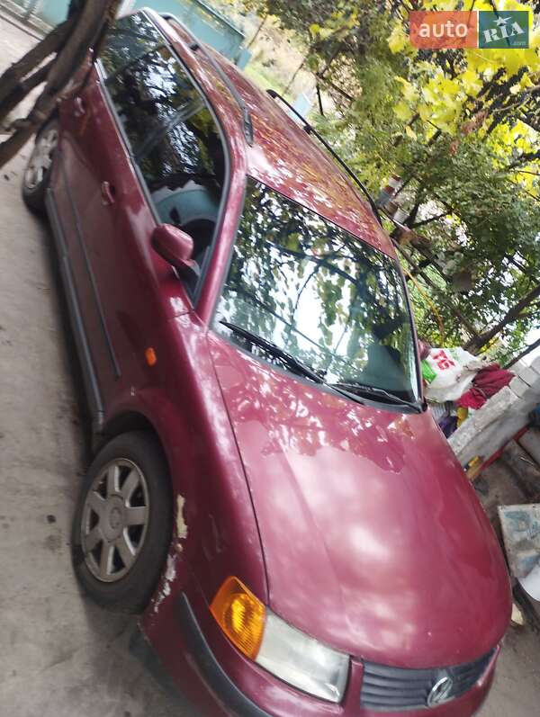 Универсал Volkswagen Passat 1998 в Арбузинке