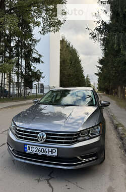 Седан Volkswagen Passat 2016 в Києві