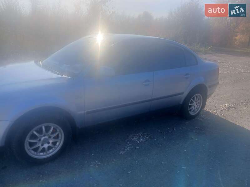 Седан Volkswagen Passat 1998 в Виньковцах
