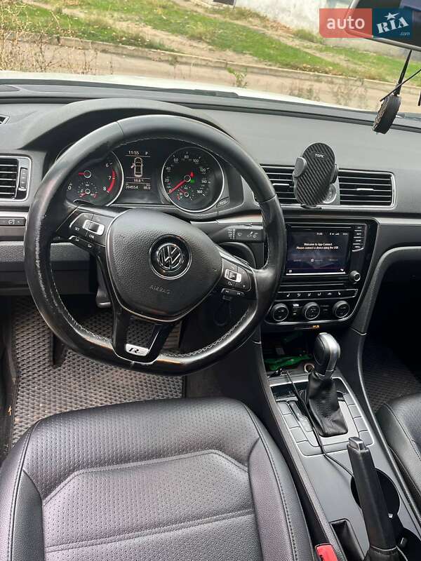Седан Volkswagen Passat 2016 в Києві
