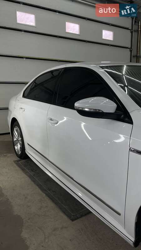 Седан Volkswagen Passat 2016 в Києві