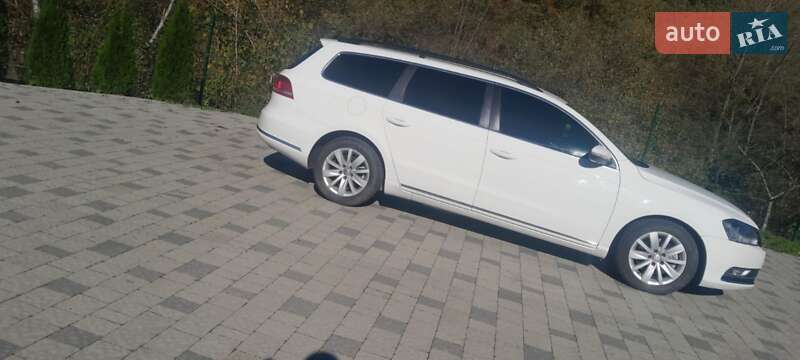 Універсал Volkswagen Passat 2012 в Воловцю