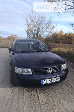 Седан Volkswagen Passat 1999 в Надворной