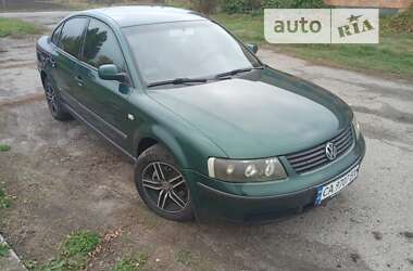 Седан Volkswagen Passat 2000 в Гребінці