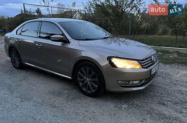 Седан Volkswagen Passat 2015 в Хусті