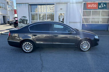 Седан Volkswagen Passat 2005 в Запорожье