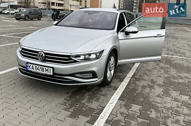 Седан Volkswagen Passat 2019 в Киеве