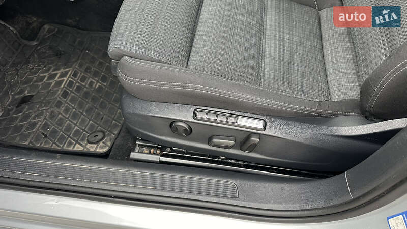 Седан Volkswagen Passat 2019 в Киеве