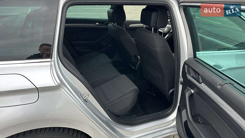 Седан Volkswagen Passat 2019 в Киеве