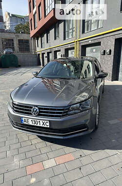 Седан Volkswagen Passat 2015 в Тернополі