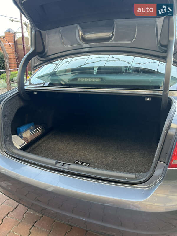 Седан Volkswagen Passat 2015 в Львове