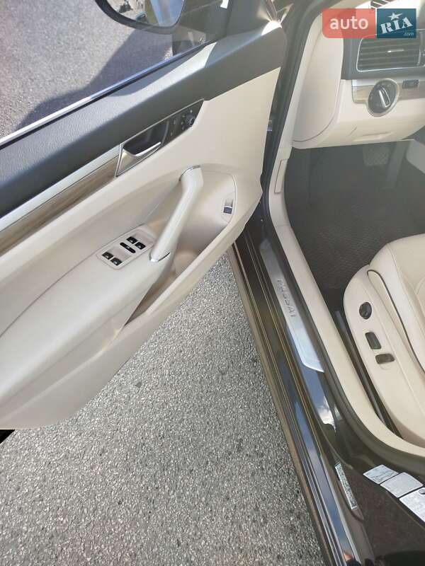 Седан Volkswagen Passat 2017 в Днепре