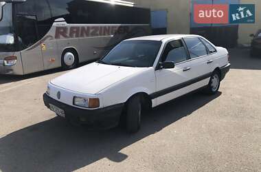 Седан Volkswagen Passat 1990 в Ужгороді