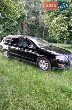 Універсал Volkswagen Passat 2006 в Романіву