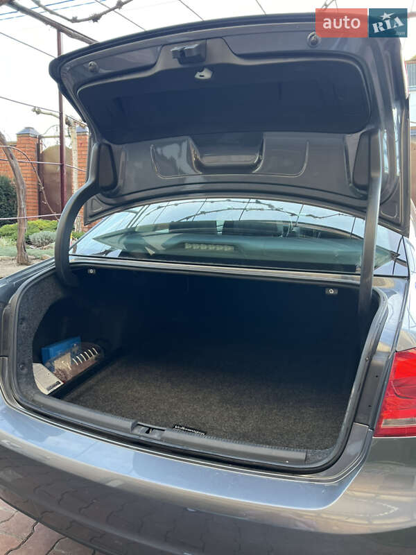 Седан Volkswagen Passat 2015 в Львове