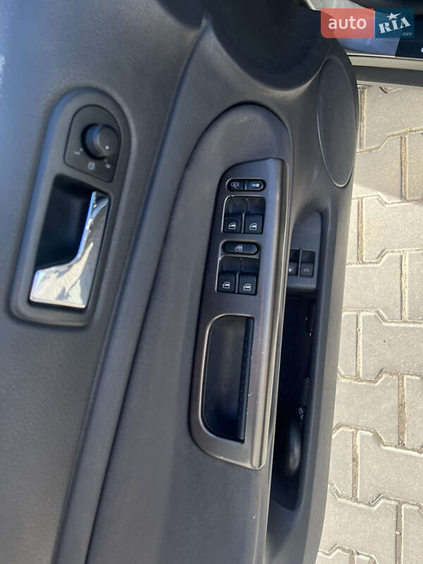 Универсал Volkswagen Passat 2004 в Черновцах